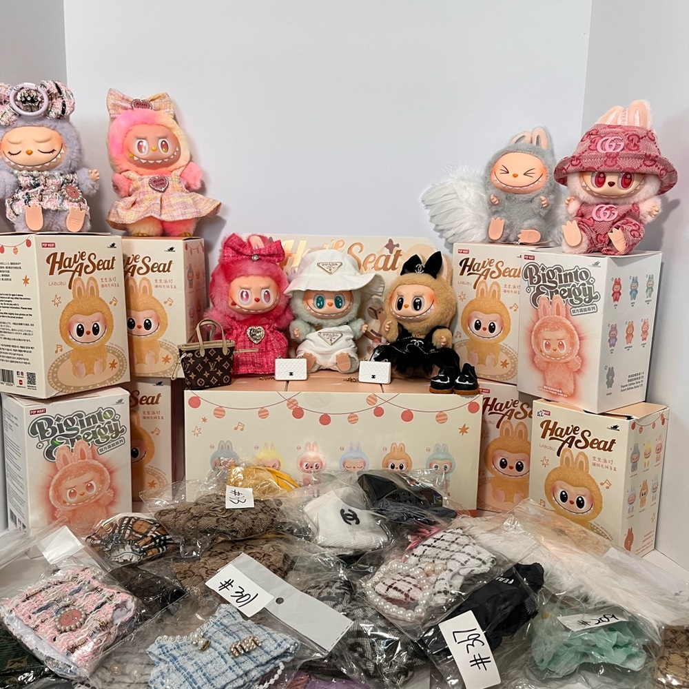 Labubus HAVE A SEAT. new in box. Surprise box.